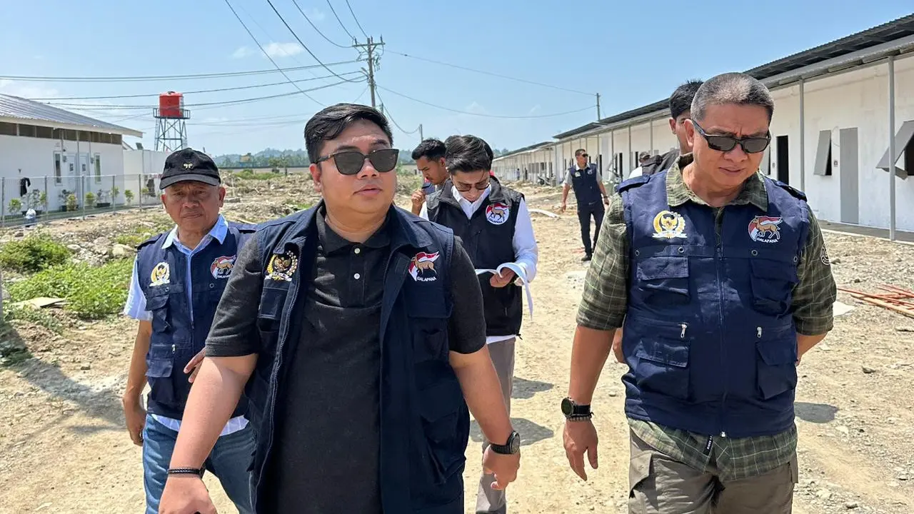 Anggota DPR dari Fraksi Gerindra, Kawendra Lukistian, meninjau langsung lokasi Hunian Sementara (Huntara) bagi warga terdampak bencana di Kabupaten Pidie Jaya, Aceh, Kamis (13/3/26) (Istimewa)