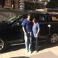 Shahrukh Khan Beri Hadiah Mobil Mewah untuk Farah Khan