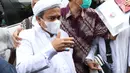 Rizieq Shihab saat tiba di Mapolda Metro Jaya, Jakarta, Sabtu (12/12/2020). Rizieq Shihab akan menjalani pemeriksan sebagai tersangka penghasutan dan kerumunan di tengah pandemi Covid-19. (Liputan6.com/Helmi Fithriansyah)