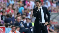 Pelatih Luis Enrique sukses membawa Barcelona juara La Liga Spanyol di musim pertamanya (CESAR MANSO / AFP)