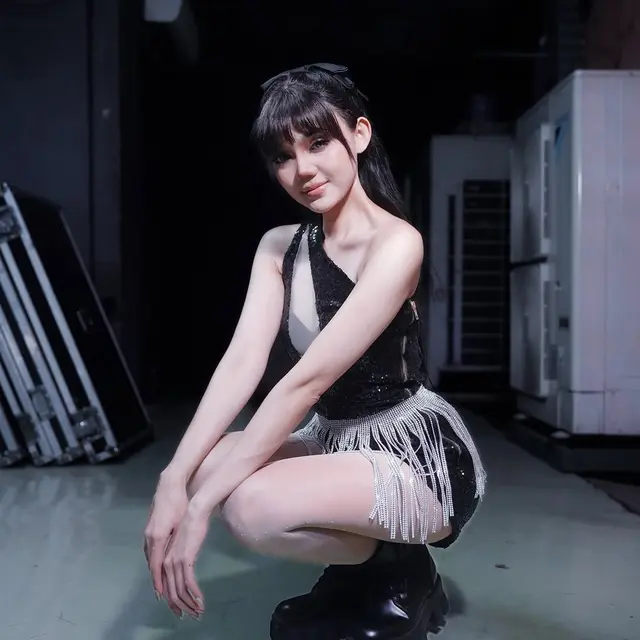 6 Gaya Busana Artis di Asian Television Awards 2024, Luna Maya bak Dewi Emas hingga Rina Nose Coplay Lisa BLACKPINK