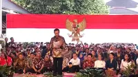 Sri Sultan HB X bersama puluhan ribu warga mengikrarkan Panca Maklumat Rakyat saat Hari Pancasila di Alun-alun Utara dan Pagelaran Keraton Yogyakarta. (Liputan6.com/Switzy Sabandar)