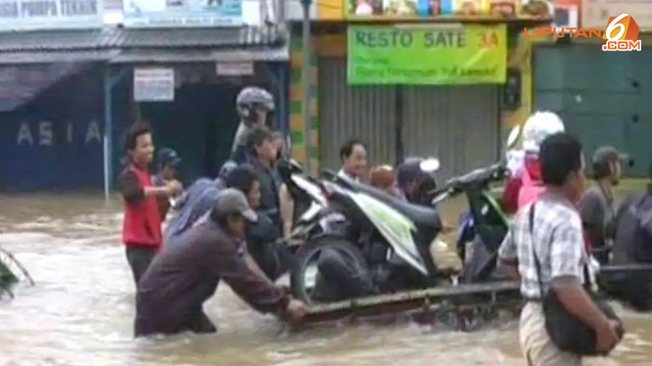 banjir-gerobak-140113b.jpg
