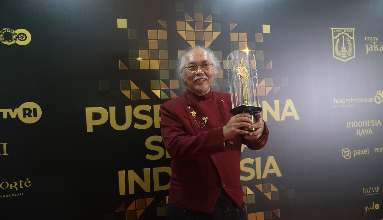 Franki Raden, musisi dan penata musik terkemuka Indonesia yang dikenal luas atas kontribusinya pada industri film dan upayanya dalam mempromosikan musik berbasis tradisi. Ia dianugerahi Penghargaan Pengabdian Seumur Hidup di Festival Film Indonesia (FFI) 2025. (Kapanlagi.com/Budy Santoso)