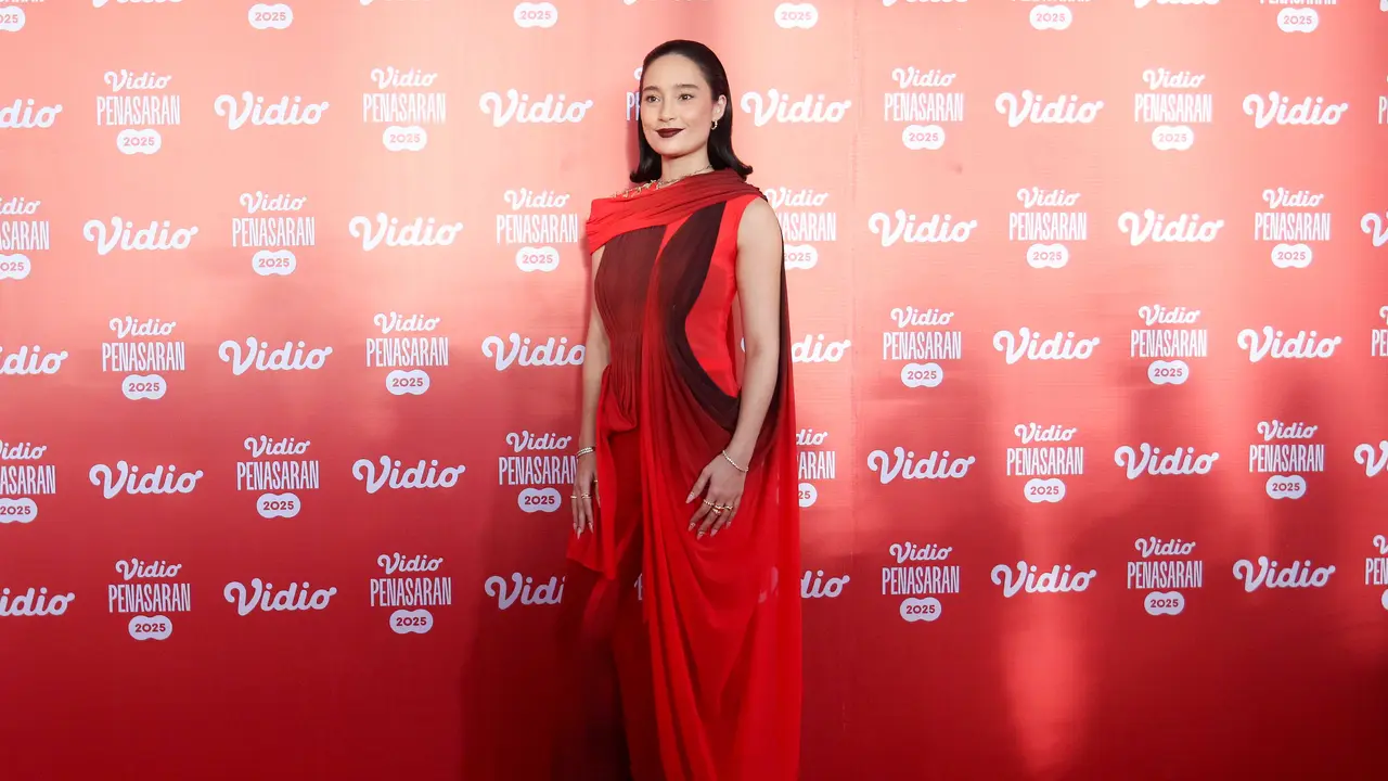 Adu Gaya Artis Tanah Air Dibalut Busana Serba Merah di Red Carpet Vidio Slate 2025