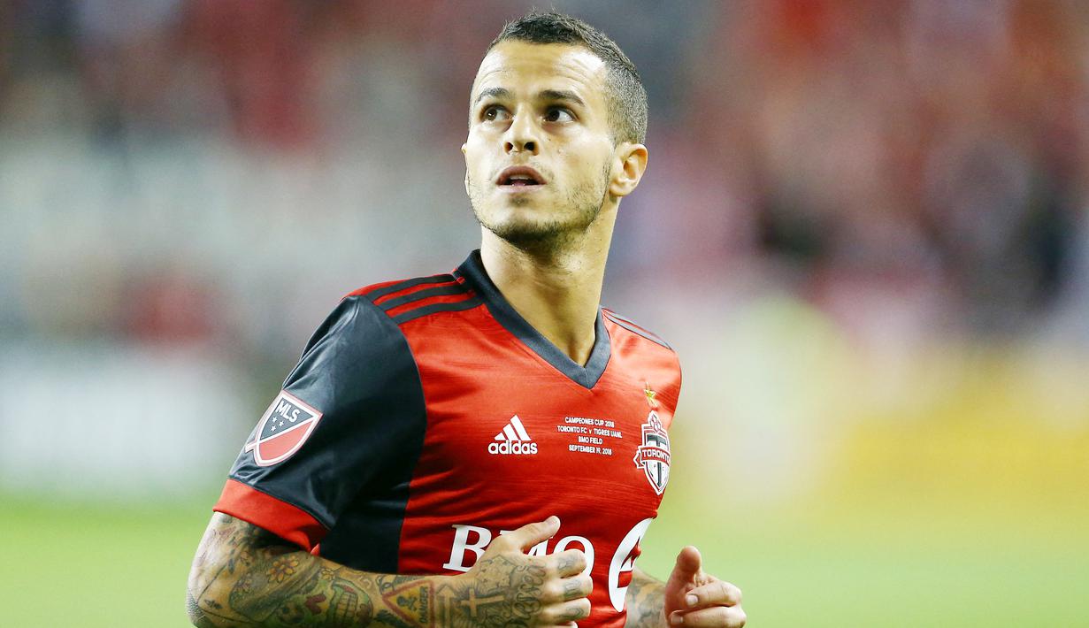 Sebastian Giovinco - Pemain asal Italia ini berstatus tanpa klub usai kontraknya bersama Al-Hilal Riyadh usai tengah tahun lalu.
Banderol pemain yang sempat menjadi andalan Parma dan Juventus tersebut ditaksir sebesar 1 juta euro. (AFP/Vaughb Ridley)