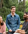 Cara Agar Punya Bahasa Tubuh yang Lebih Percaya Diri (Ilustrasi Meta AI)