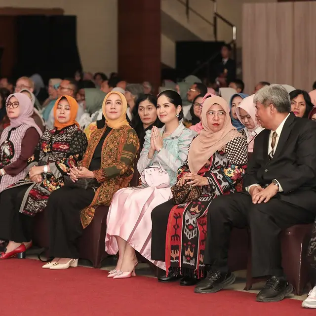 Potret Annisa Pohan hadiri pengukuhan guru besar salah satu anggota Ikawati ATR/BPN (Sumber: Instagram/@annisayudhoyono)