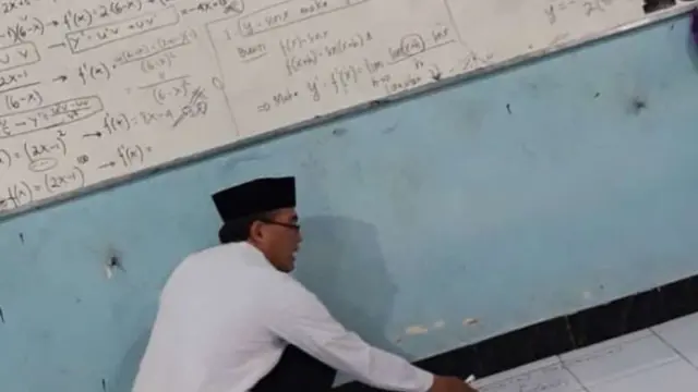 6 Aksi Bapak-Bapak Terlalu Semangat Bekerja saat Puasa Ini Kocak