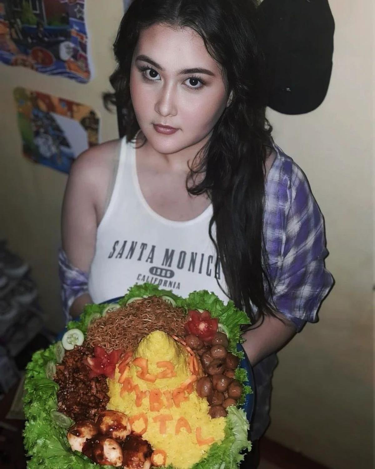 Talitha Curtis, Dulu Pemain Sinetron GGS Kini Berjualan Makanan di Depan Minimarket