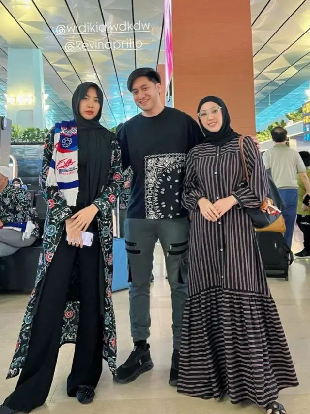 Widy Vierratale Berangkat Umroh