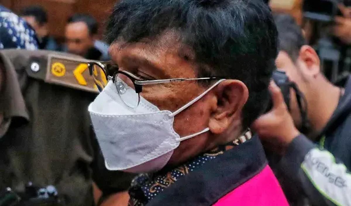 "Sementara dari yang tahu mayoritas 59,9 persen percaya bahwa Johnny G Plate melakukan korupsi," kata Djayadi Hanan dalam paparan surveinya, Selasa (11/7).
