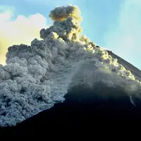 Mitos selalu menyertai kawah Merapi.