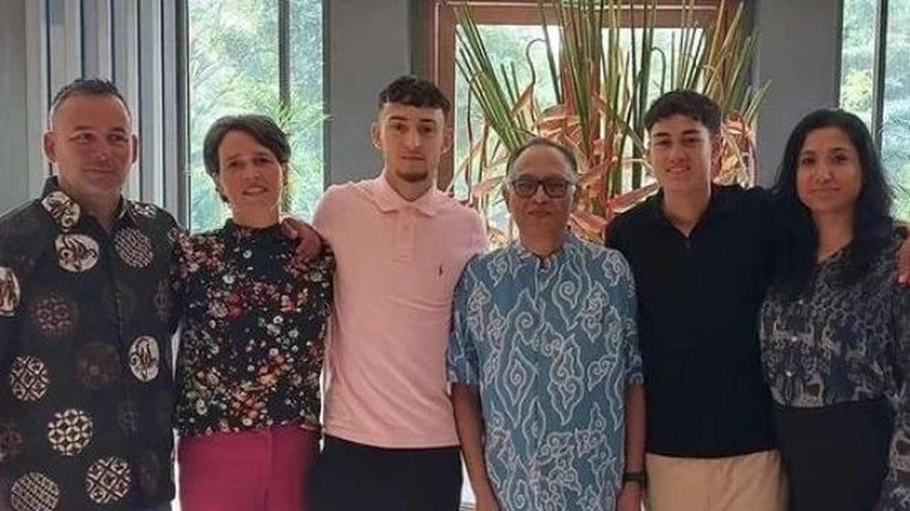 Penampilan cemerlang Rafael Struick dalam ajang Piala Asia U-23 2024 membuat sang ibu, Noraly Soedito, banyak disorot oleh netizen.