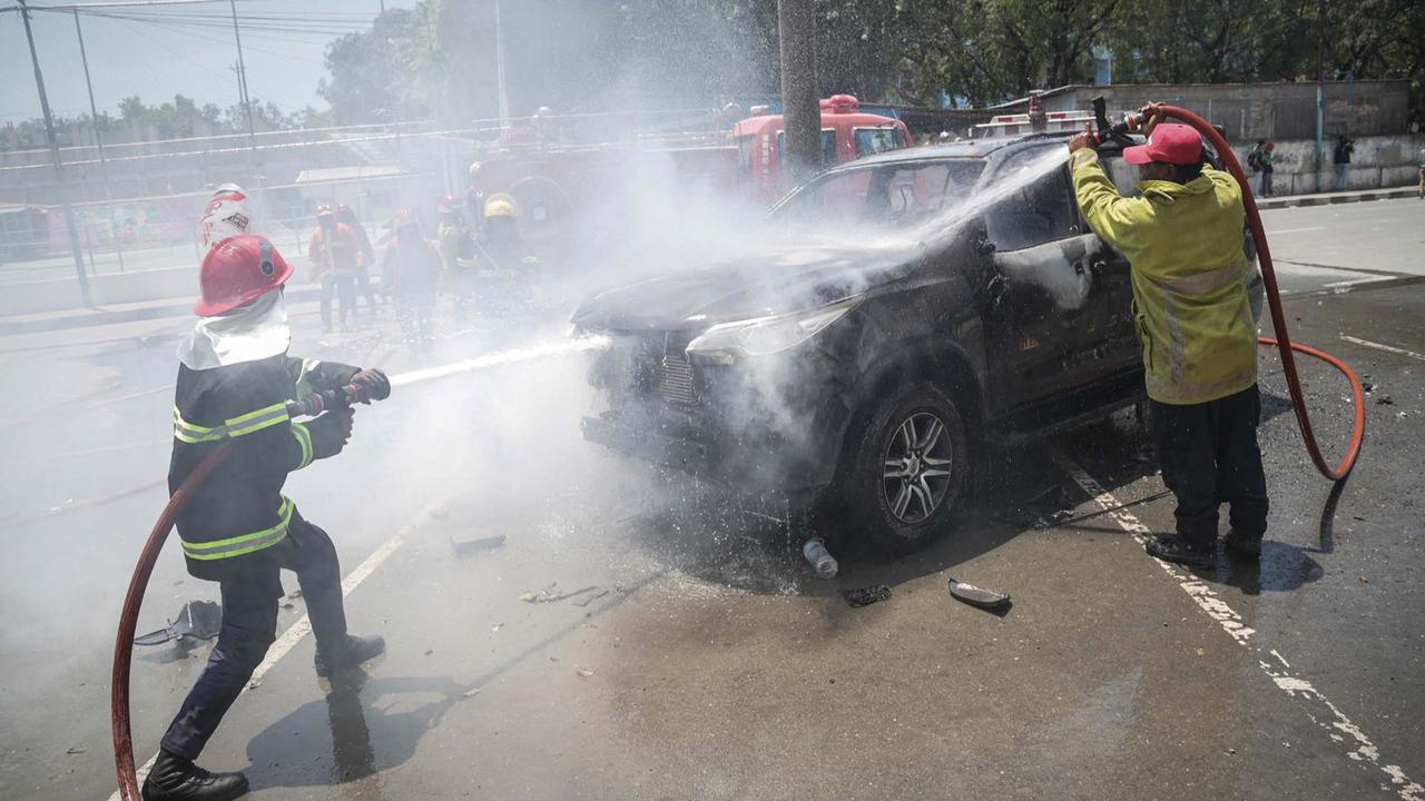 FOTO: Demo Hari Kedua, Mahasiswa Timor Leste Bentrok dengan Polisi