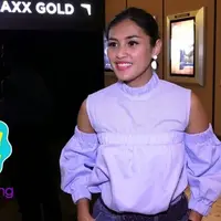Dalam urusan fashion, Ratu Dewi Anandita tidak terlalu ribet dalam memilih pakaian. 