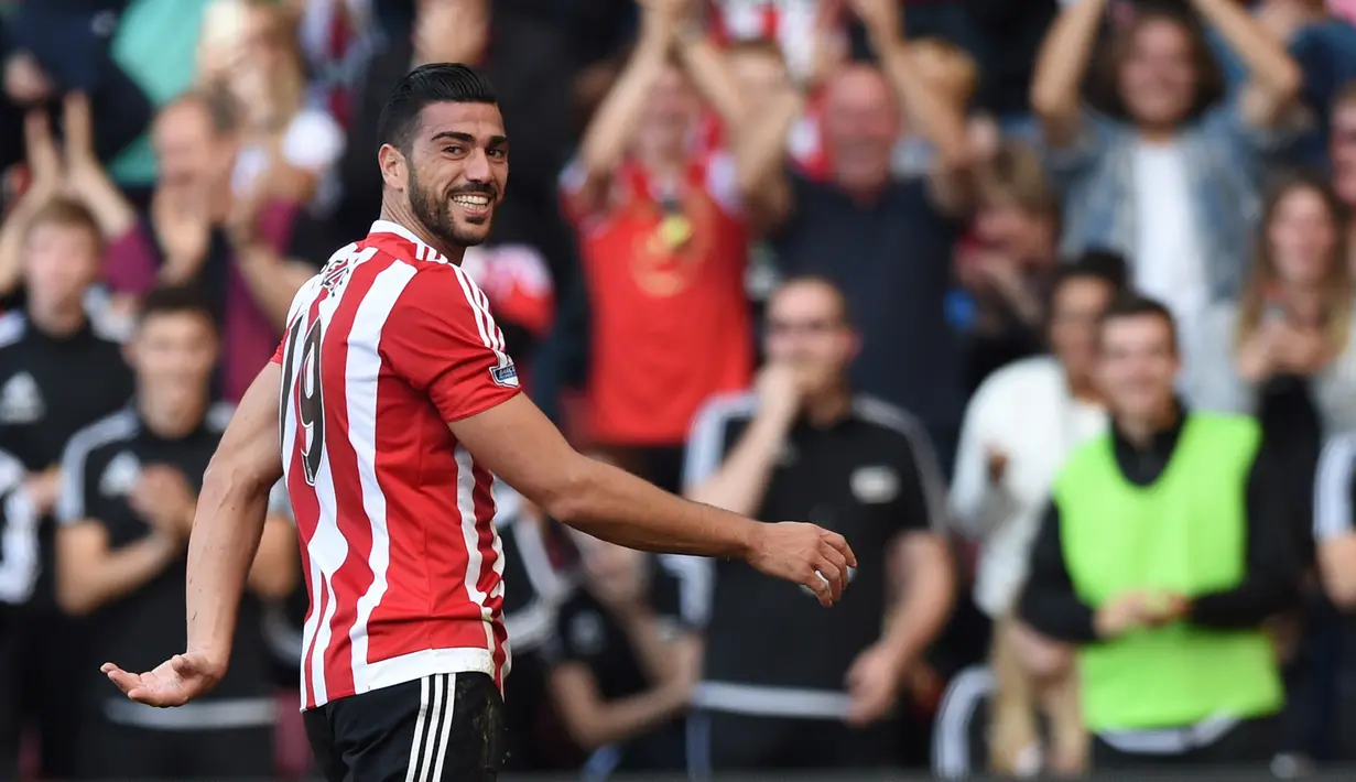Ekspresi Graziano Pelle setelah mencetak gol pertama ke gawang MU dalam lanjutan Liga Premier Inggris di Stadion St. Mary, Southampton, Minggu (20/9/2015). (Action Images via Reuters/Tony O'Brien)