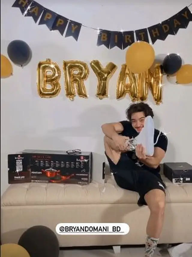 6 Momen Ulang Tahun Bryan Domani ke-21 Tahun, Kehadiran Mawar Eva Curi Perhatian