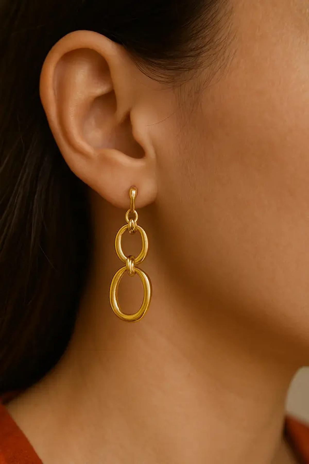 7 Model Anting Emas untuk Baju Batik yang Kekinian