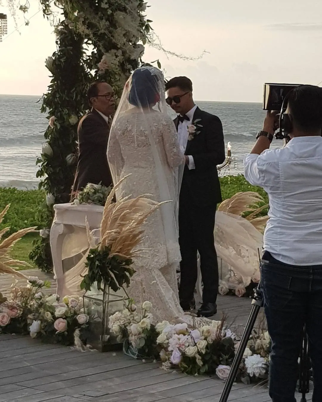 Pernikahan Derby Romero dan Claudia Adinda. (Instagram/steven_tj)