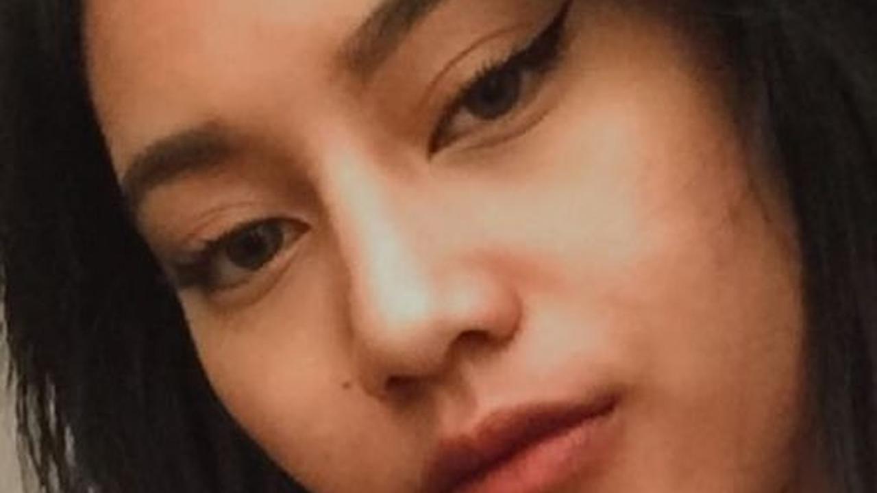 Demikianlah sekilas koleksi gambar yang menggambarkan Shira Allegra Sampurna, putri dari Kikan Namara dan Yuke, yang jarang mendapat sorotan publik. Gimana nih kalau menurut kamu?