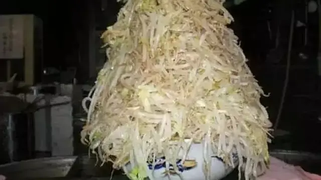 6 Potret Lauk Jumbo Ini Bikin Bingung Cara Habiskan, Nasinya Cuma Sedikit