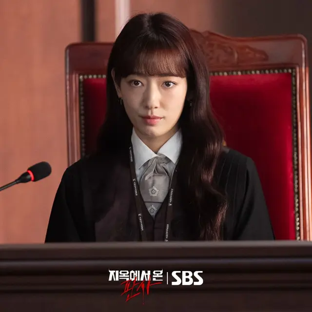 Park Shin Hye di The Judge From The Hell