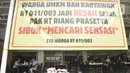 Pemerintah Kota Administrasi Jakarta Utara membongkar bangunan ruko yang mencaplok bahu jalan dan saluran air setelah sebelumnya pemilik telah diberi waktu tenggang hingga kemarin.  (merdeka.com/Iqbal S.Nugroho)