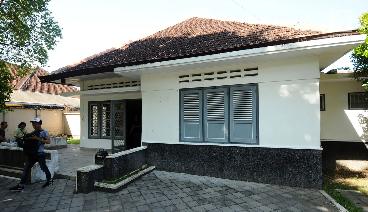 Tampilan rumah yang pernah menjadi tempat singgah mantan Presiden AS, Barack Obama saat libur sekolah di kawasan Bulak Sumur, Yogyakarta, Kamis (29/6). Barack Obama beserta keluarga berlibur ke Yogyakarta, 28-30 Juni. (Liputan6.com/Helmi Fithriansyah)