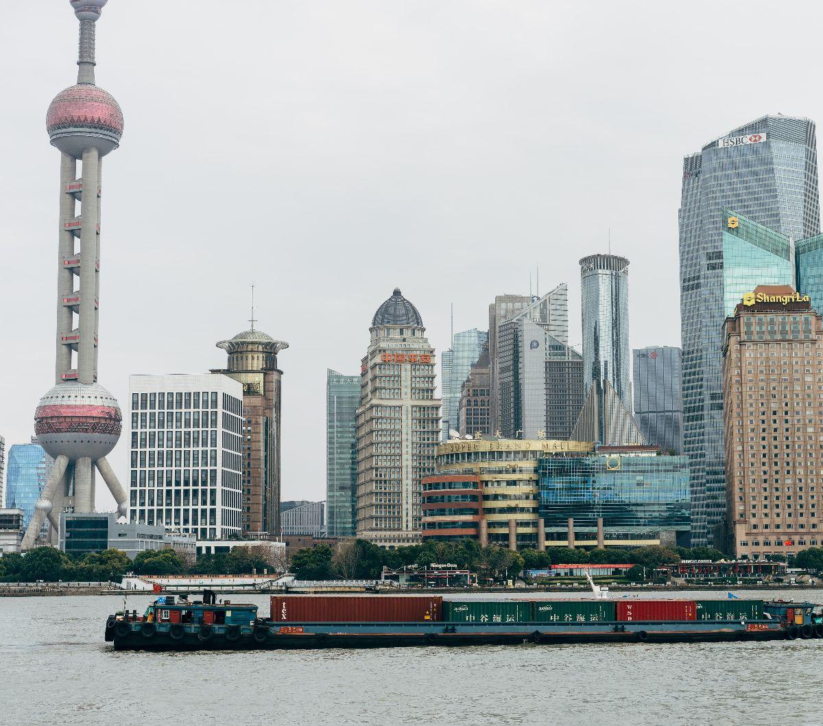 Seperti pada bulan Maret, Tiongkok menutup kantor Mintz Group, yang merupakan perusahaan asal AS, di Beijing karena diduga melakukan pekerjaan statistik yang tidak disetujui oleh pemerintahan Tiongkok.&nbsp;