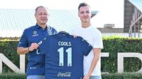 Bintang naturalisasi Timnas Malaysia, Dion Cools resmi diperkenalkan sebagai pemain baru Buriram United. (Dok. Buriram United)