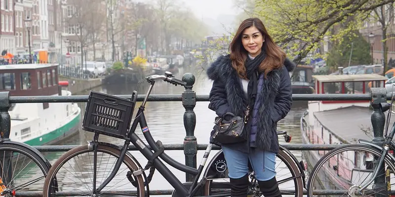 FOTO: Gaya OOTD Nisya Ahmad saat Liburan, Santai tapi Stylish