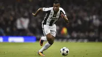 Manchester United berencana membajak bek Juventus asal Brasil, Alex Sandro dari incaran Chelsea. Juventus mematok harga 60 juta pound sterling untuk pemain berusia 26 tahun tersebut. (AFP/Glyn Kirk)