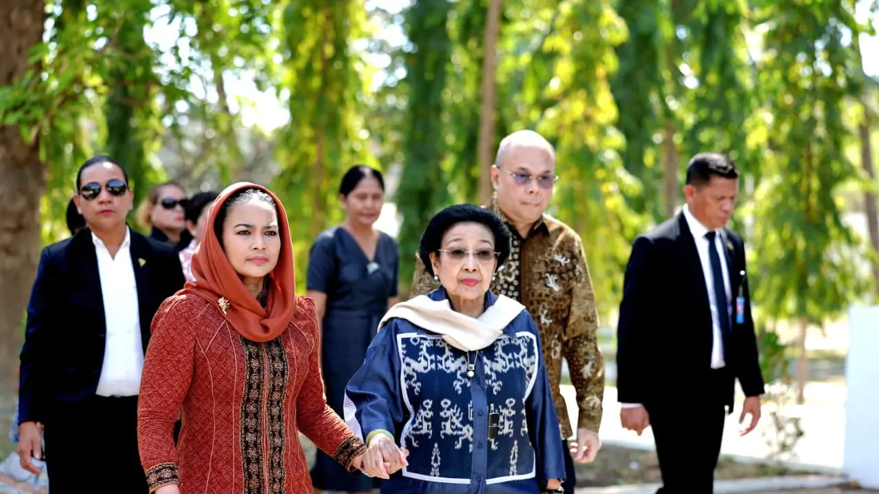 Presiden kelima RI yang juga Ketua Umum DPP PDI Perjuangan, Megawati Soekarnoputri mendatangi Taman Makam Pahlawan (TMP) Seroja, Dili, Jumat (10/7/2026) (Istimewa)