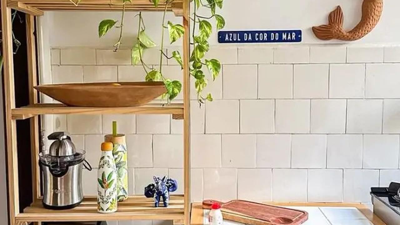 5 Rekomendasi Desain Rak Dapur Minimalis yang Rapi dan Modern