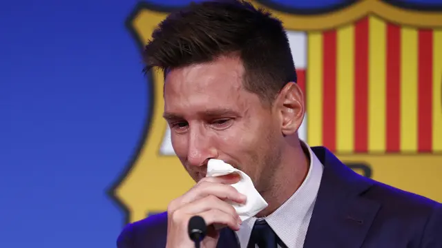 Lionel Messi menangis dalam konferensi pers perpisahannya dengan Barcelona.