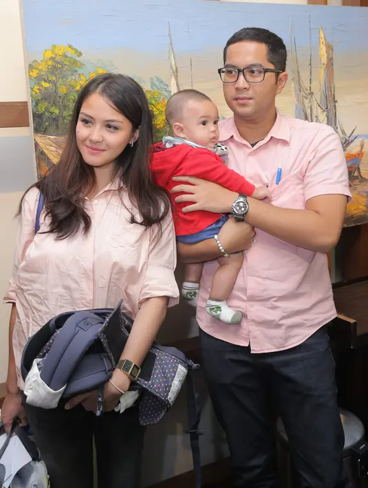 Sebagai seorang ibu hamil dan menyusui, seorang muslimah mendapat keringanan untuk tidak berpuasa. Hal ini berlaku pada Reva yang sebelumnya juga tengah mengandung. (Andy Masela/Bintang.com)