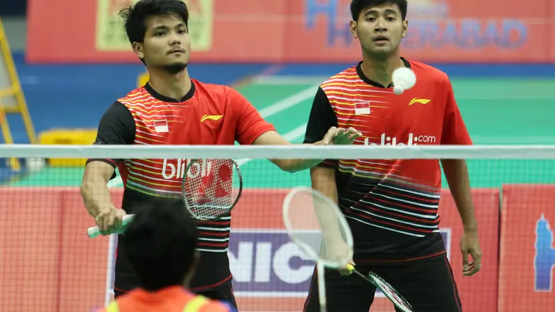 Ganda putra Angga Pratama/Ricky Karanda Suwardi terhenti pada babak kedua All England 2017. Mereka dikalahkan wakil Tiongkok Liu Cheng/Zhang Nan 14-21, 7-21. 