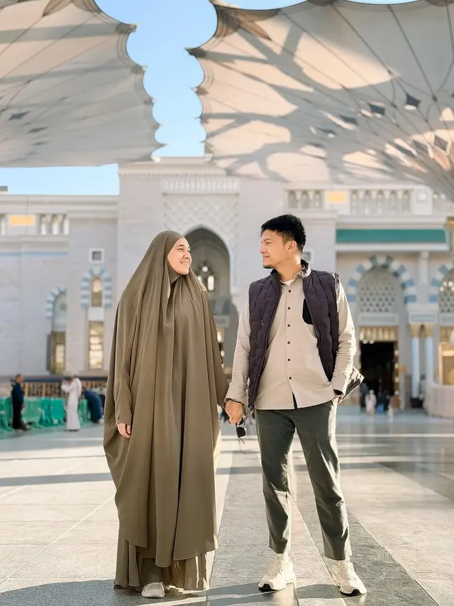 Potret Dhini Aminarti dan Dimas Seto yang Makin Romantis ( IG @dimasseto_1 @dhiniaminarti)