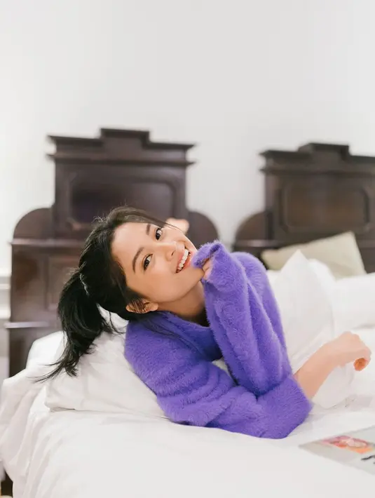 "Menurut saya sih nggak sia-sia (belajar 3 tahun di SMA) karena ilmu yang di dapat menambah pengetahuan saya juga dan saya enjoy belajarnya. Jadi ilmu yang didapat juga nggak sia-sia meskipun UN akhirnya ditiadakan," tuturnya. (Instagram/yorikooangln_)