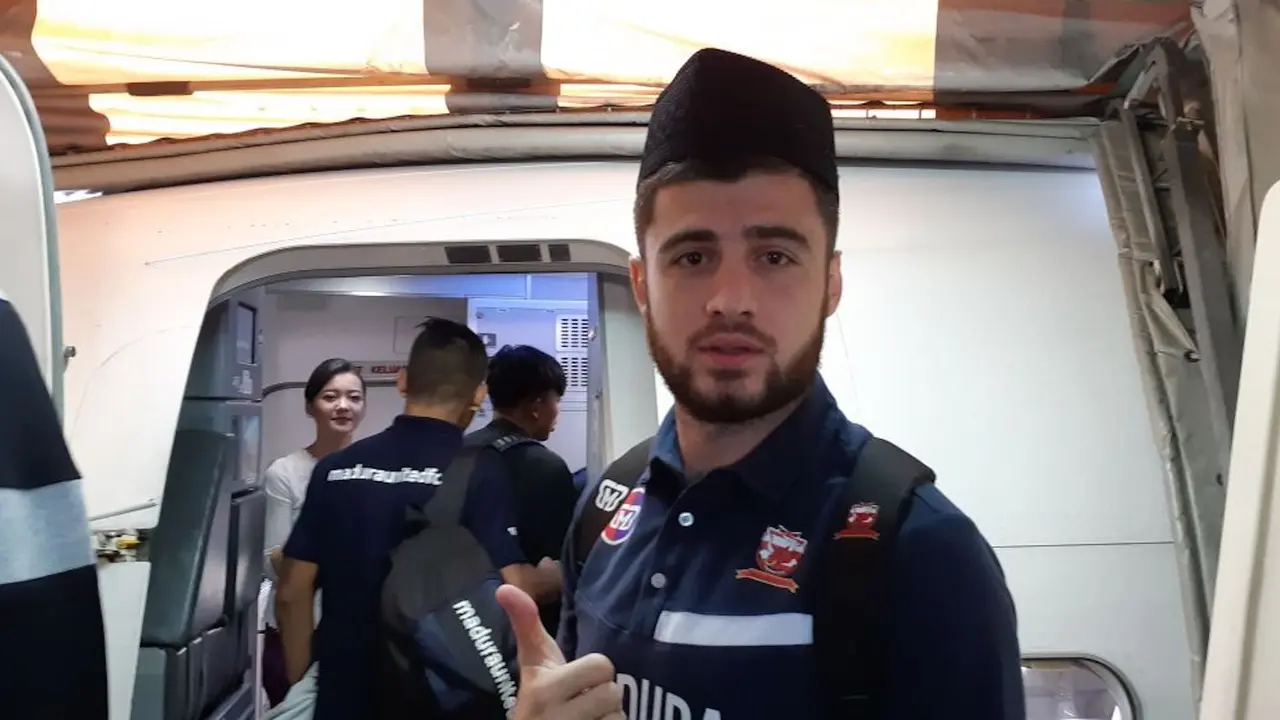 Pemain Madura United, Nuriddin Davronov.