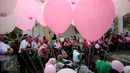 Sejumlah balon ikut dibawa saat aksi damai penyandang difabel di depan gedung DPRD DIY, Minggu (14/2/2016). Dalam aksinya mereka menuntut aksesibel untuk semua. (Foto: Boy Harjanto)