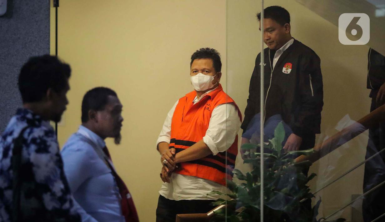 La Ode Muhammad Rusman Emba ditetapkan sebagai tersangka dalam kasus dugaan suap dalam pengajuan dana Pemulihan Ekonomi Nasional (PEN) Daerah Kabupaten Muna tahun 2021-2022 di Kementerian Dalam Negeri (Kemendagri). (Liputan6.com/Angga Yuniar)