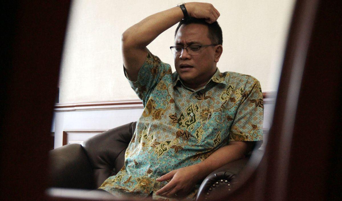 Jumhur saat itu merupakan petinggi Koalisi Aksi Menyelamatkan Indonesia (KAMI) dan Wakil Ketua Umum Konfederasi Serikat Pekerja Seluruh Indonesia (KSPSI).<br>