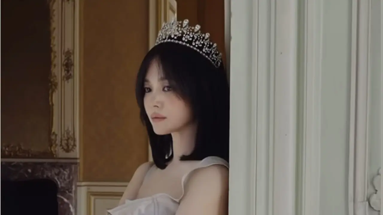 Song Hye Kyo saat Jadi Cover Vogue China. [@kyo1122]