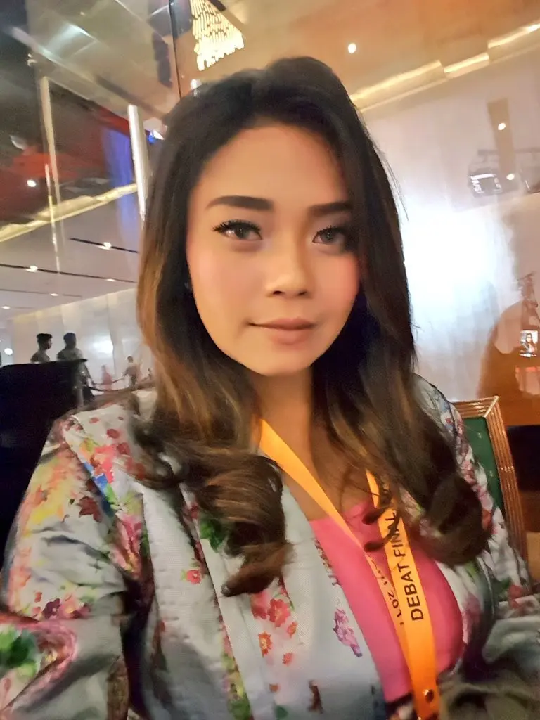 Selama berkarir menjadi presenter, Natasha Rossdiana pernah memandu jalannya debat Pilkada DKI Jakarta di televisi ia bekerja. Sumber: Twitter/ntshrssdn