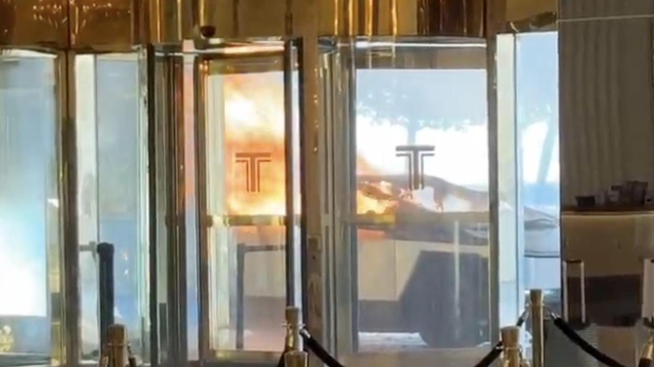 Tesla Cybertruck Milik Elon Musk Terbakar di Depan Hotel Milik Donald Trump