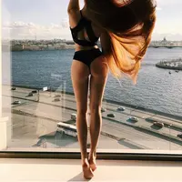 Melihat rambut indahnya sekarang siapapun pasti akan kagum, tapi wanita ini punya cerita yang menyedihkan tentang rambutnya dulu. (Foto: Viral4Real)