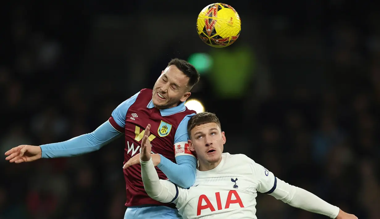 Tuan rumah pun mengandalkan Richarlison sebagai ujung tombak di lini depan. (AP Photo/Ian Walton)