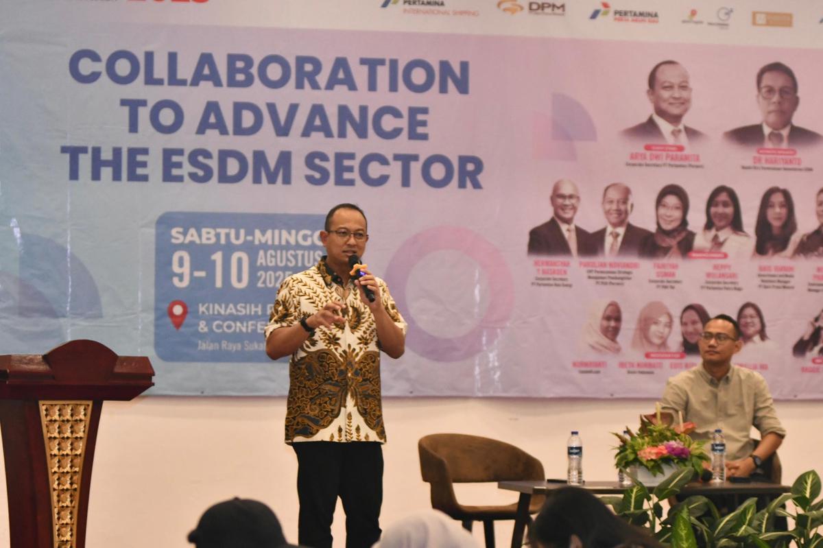 Corporate Secretary Pertamina Arya Dwi Paramita menyampaikan pemaparan pada acara E2S Retreat 2025 “Collaboration To Advance The ESDM Sector”